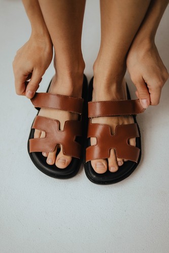 Brown flip flops - brown,